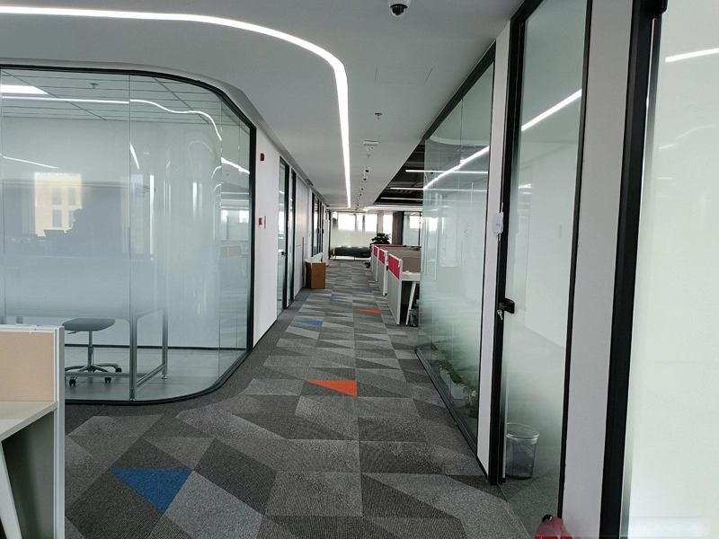 Anwendungen von architekto nischem Glas im Datenschutz bereich