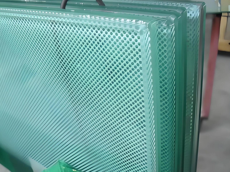 Der Unterschied zwischen Siebdruck und digital bedrucktem Glas