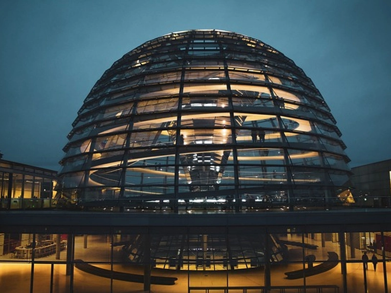 Einführung von gebogenem Glas