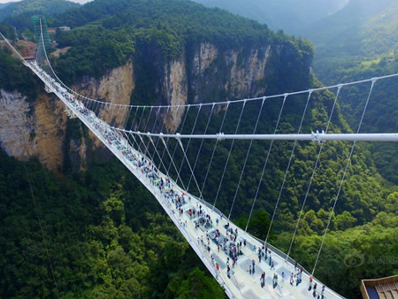 Die berühmte Glas brücke in China --- Zhang jiajie Glass Bridge