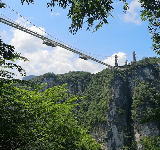 Glas geländer und Treppen