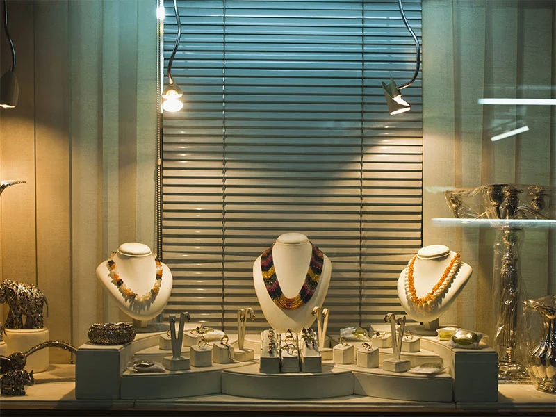 Was sind die Vorteile von kugelsicherem Glas im Vergleich zu gewöhnlichem Glas