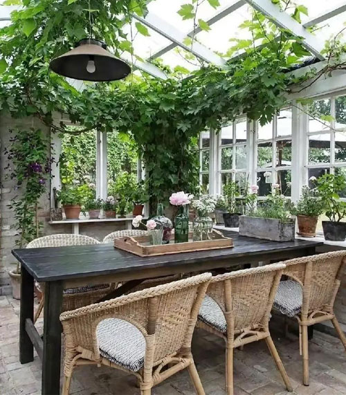 the-sunrooms-are-warm-in-winter-and-cool-in-summer2.jpg